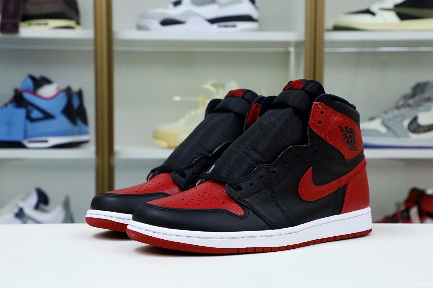 RETRO JORDAN 1 AIR 'BRED' HIGH OG 1011